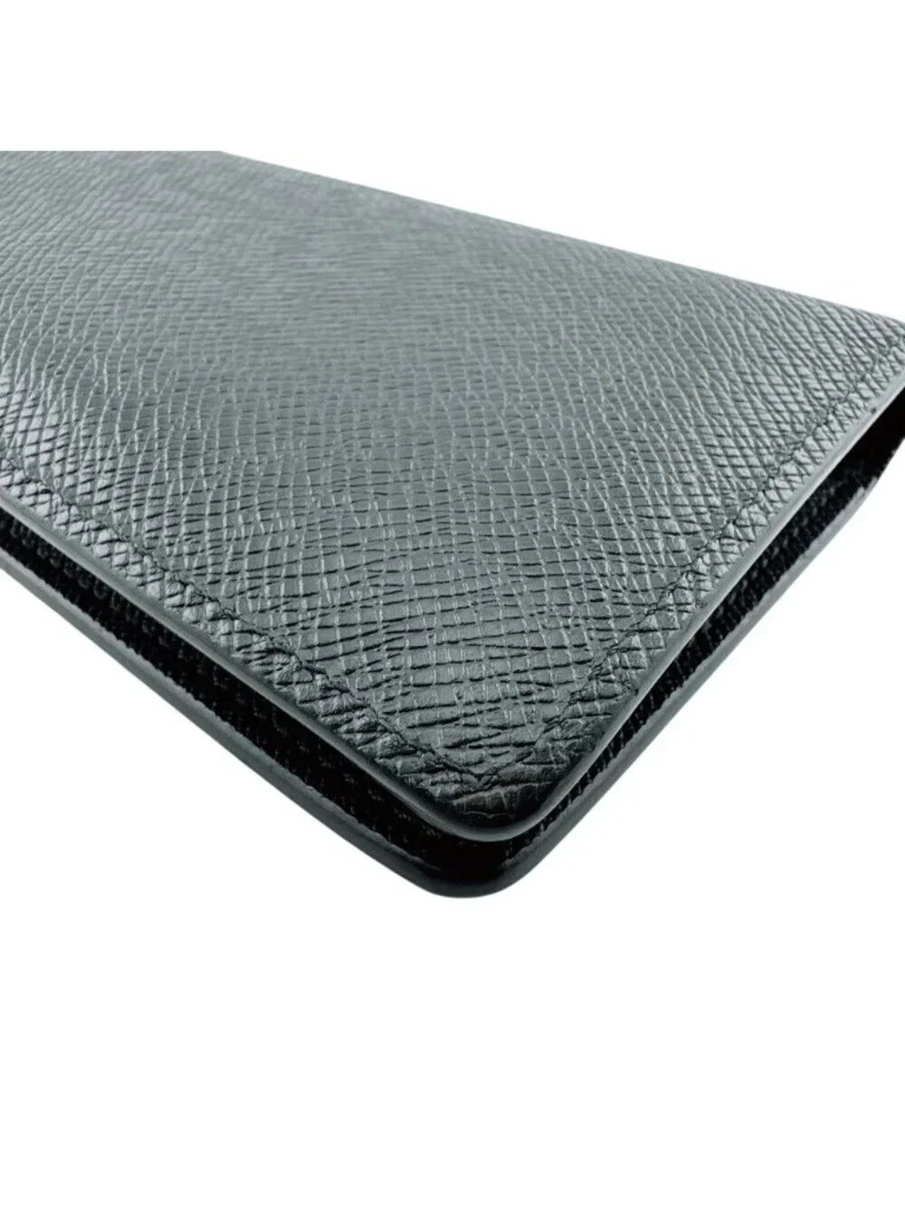 Louis Vuitton Portefeuille Brazza Taiga Wallet